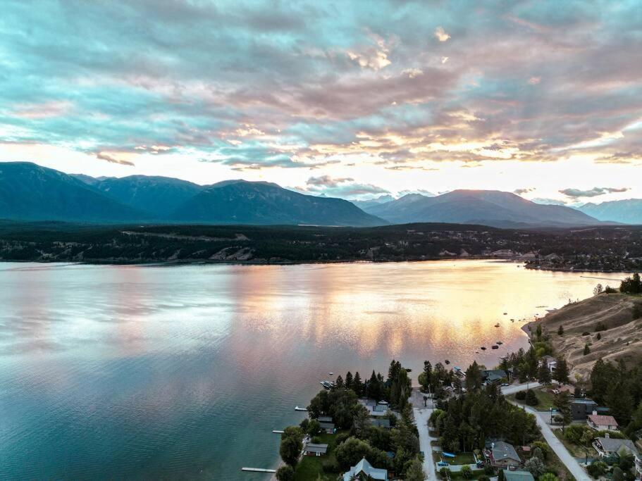 Oasis Getaway, Mins To Lake, King Bed, Dbl Garage Invermere Εξωτερικό φωτογραφία