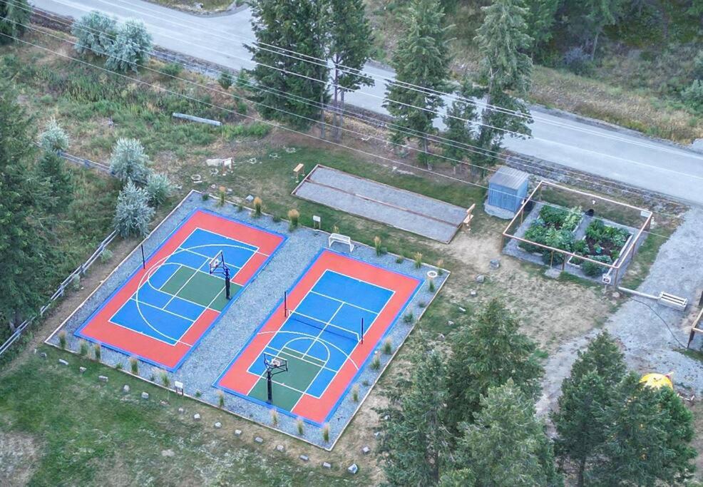 Oasis Getaway, Mins To Lake, King Bed, Dbl Garage Invermere Εξωτερικό φωτογραφία