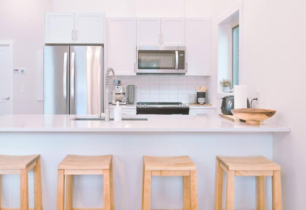 Oasis Getaway, Mins To Lake, King Bed, Dbl Garage Invermere Εξωτερικό φωτογραφία