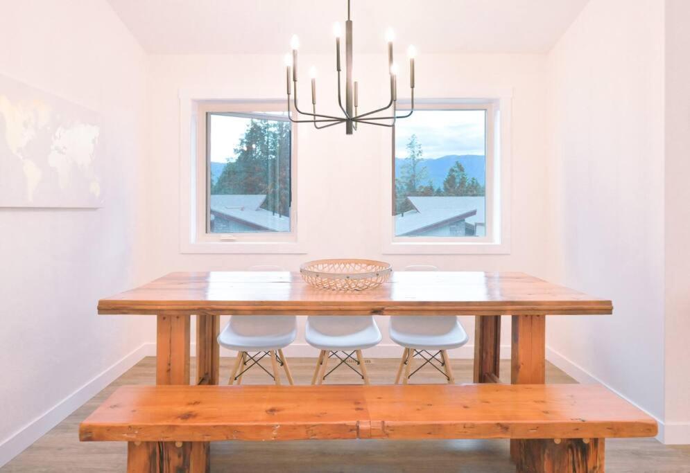 Oasis Getaway, Mins To Lake, King Bed, Dbl Garage Invermere Εξωτερικό φωτογραφία