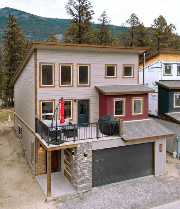 Oasis Getaway, Mins To Lake, King Bed, Dbl Garage Invermere Εξωτερικό φωτογραφία