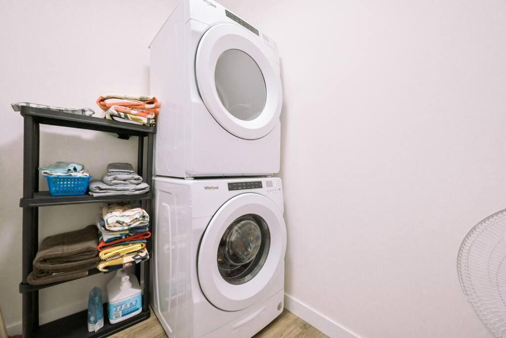 Oasis Getaway, Mins To Lake, King Bed, Dbl Garage Invermere Εξωτερικό φωτογραφία