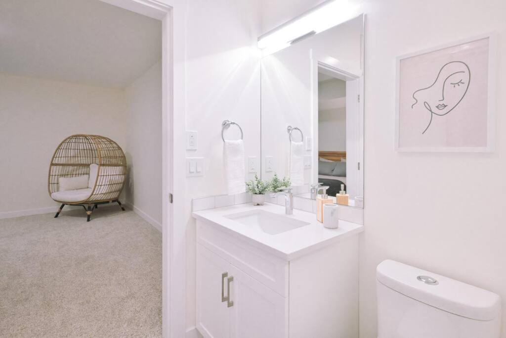 Oasis Getaway, Mins To Lake, King Bed, Dbl Garage Invermere Εξωτερικό φωτογραφία